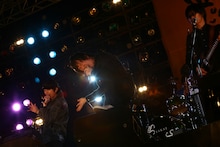 「深夜高速」の怒髪天バージョンを増子直純を迎えてカバーするフラワーカンパニーズ。