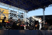 加山雄三のライブの模様。