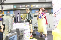 GOD HARAJUKU（SPINNS）と西村ひよこちゃん（TRUMPROOM）によるパフォーマンス。