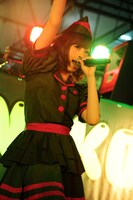 軍服風の衣装で登場したきゃりーぱみゅぱみゅ。