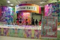 会場内には増田セバスチャンデザインによる全長20mの「[yellow tail] BAR」が設置された。