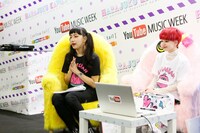 中田クルミ（写真左）とUna（右）。