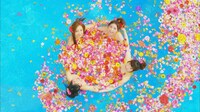 AKB48「さよならクロール」PVのワンシーン。