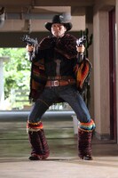 映画「中学生円山」で“認知症のデスペラード”に扮した遠藤賢司の出演シーン。