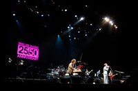 「25th Anniversary SING LIKE TALKING "Amusement Pocket 25/50"」の模様。