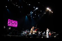 「25th Anniversary SING LIKE TALKING "Amusement Pocket 25/50"」の模様。