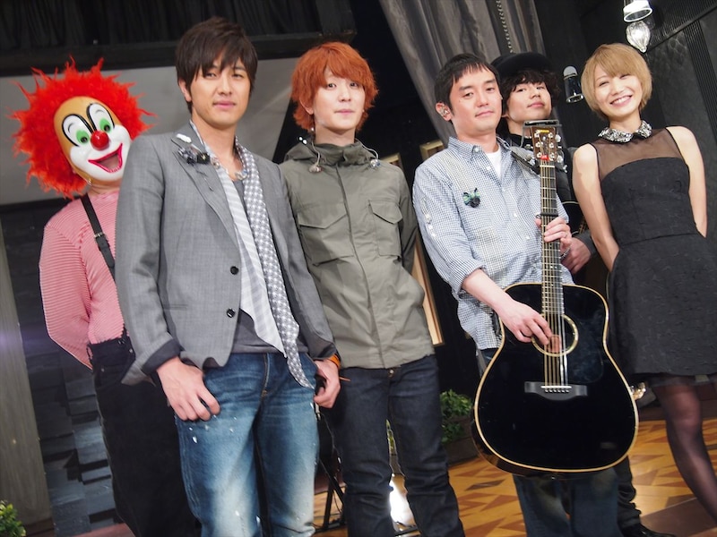 スタジオライブ収録時のゆずとSEKAI NO OWARI。