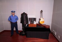 「hide MUSEUM」で展示されるアイテム。