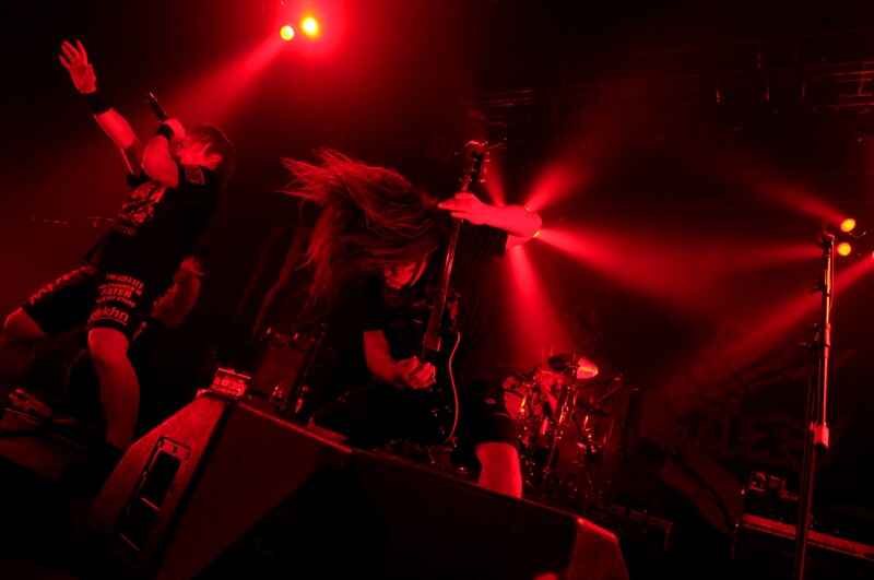 マキシマム ザ ホルモンのライブの様子。