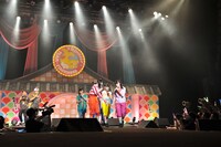 立ち位置を確認するチームしゃちほこ。