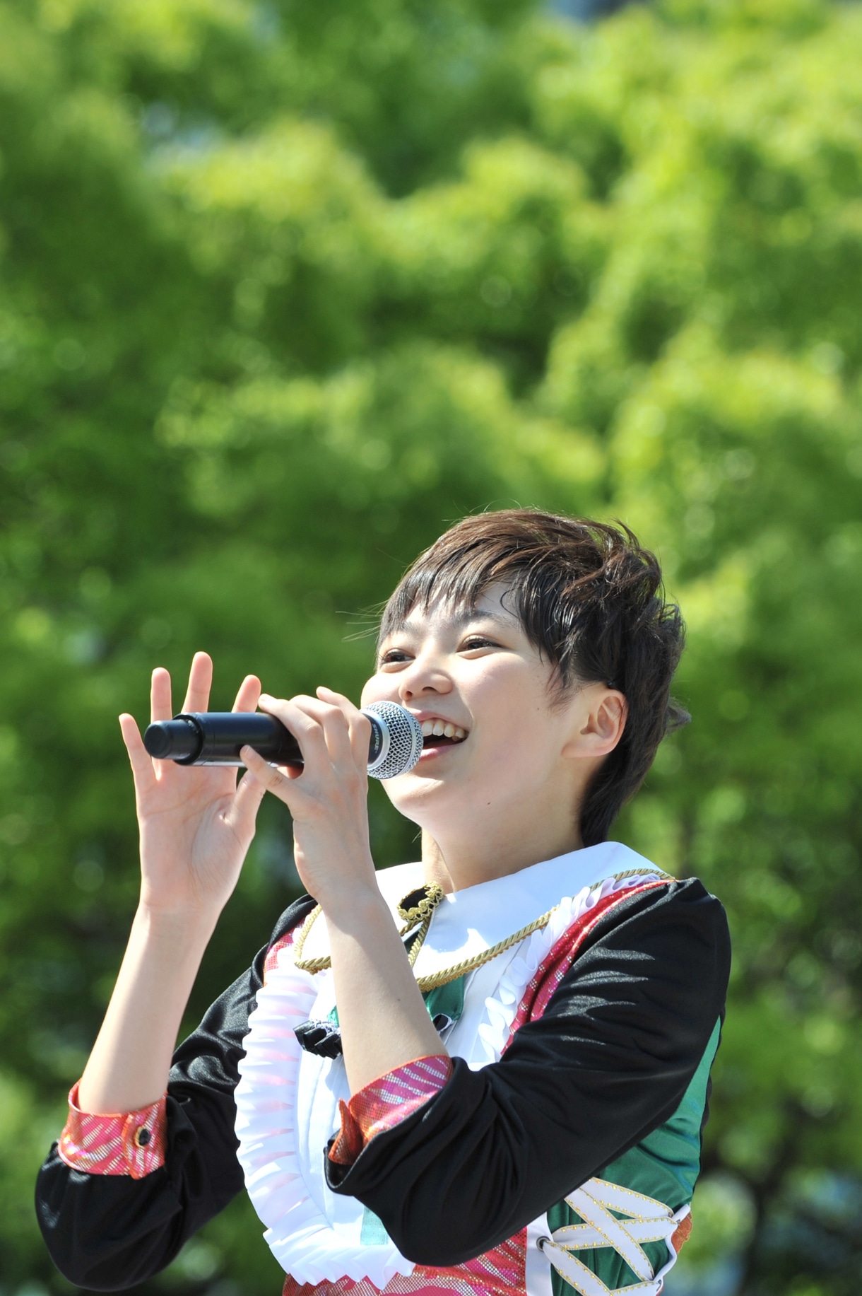 安本彩花