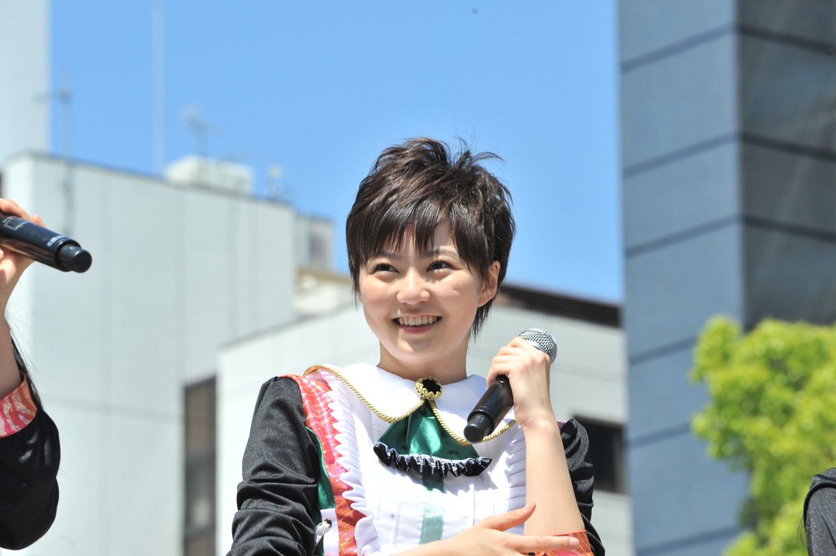 安本彩花