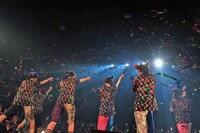 アンコール最後の「乙女受験戦争」では「轟けバズーカ砲！」の歌詞にあわせて6色のテープが飛んだ。