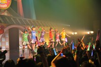 「チームしゃちほこ World Premium Japan Tour 2013 ～見切り発車は蜜の味～」Zepp Nagoya公演の様子。