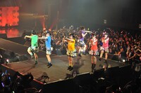 「チームしゃちほこ World Premium Japan Tour 2013 ～見切り発車は蜜の味～」Zepp Nagoya公演の様子。