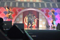 店長の乱入でパニックになるチームしゃちほこ。