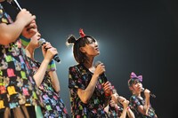 サプライズ発表を聞き入るチームしゃちほこ。