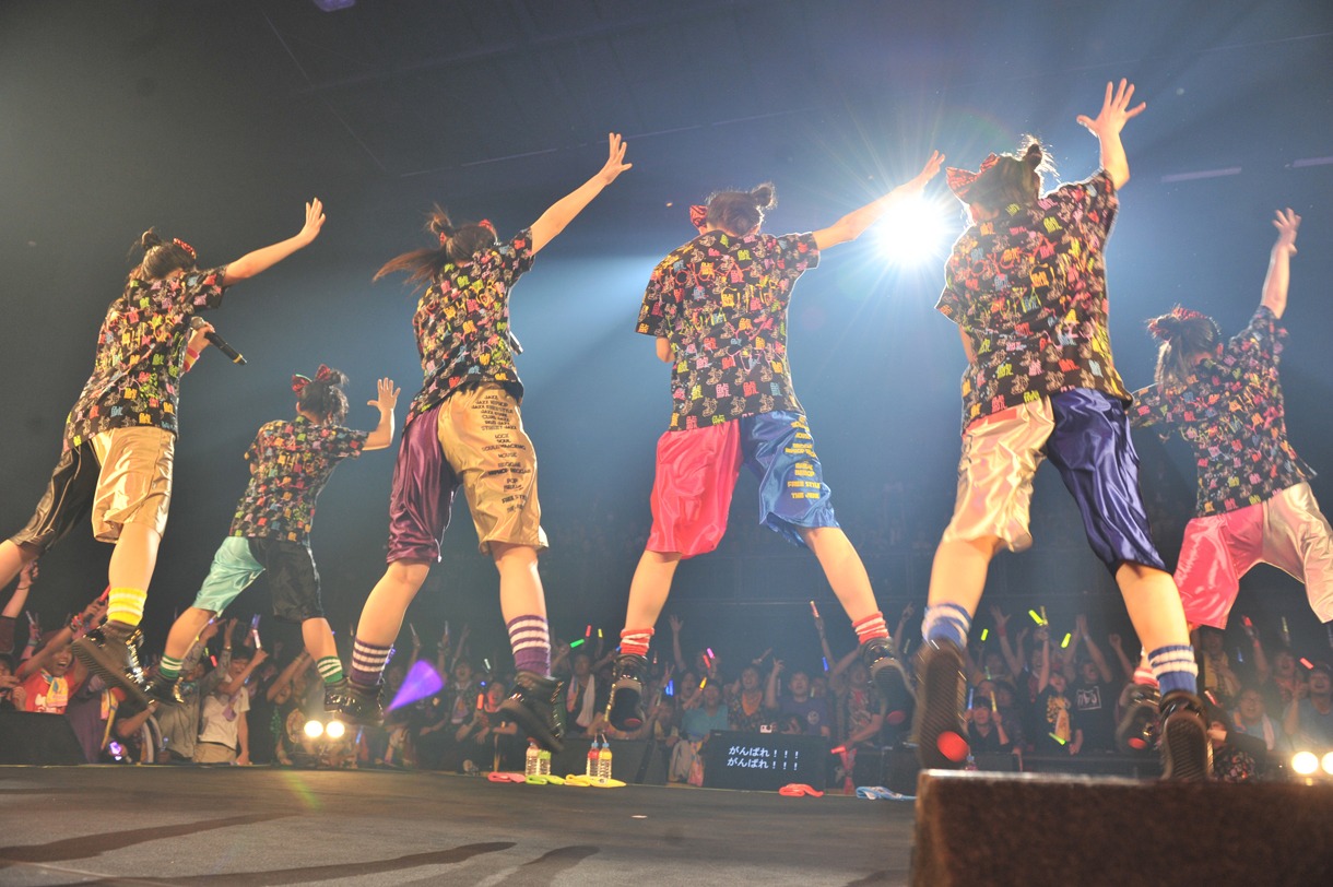 「チームしゃちほこ World Premium Japan Tour 2013 ～見切り発車は蜜の味～」Zepp Nagoya公演の様子。