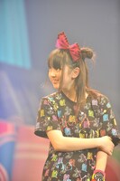 「泣いてない」と言い張る伊藤千由李をニヤニヤと見つめる安藤ゆず。