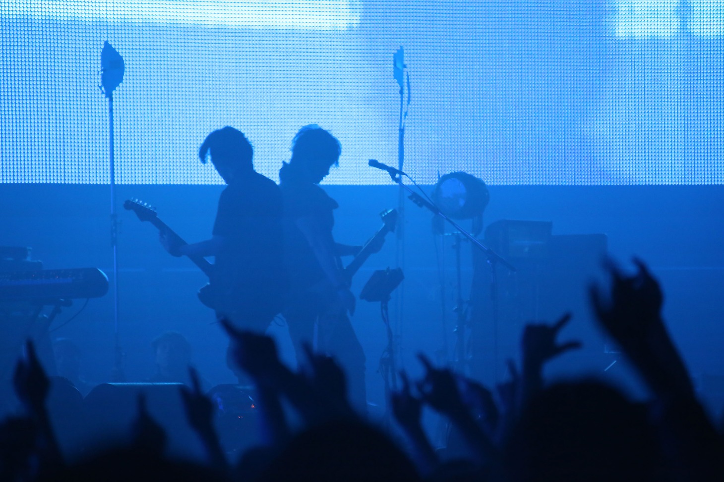 5月3日に東京・日本武道館で行われたBOOM BOOM SATELLITESワンマンライブの様子。
