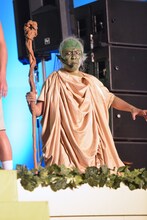 弾丸ジャッキー・オラキオ扮する動物仙人。