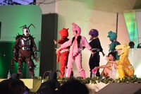 ブラックコックローチに立ち向かうももいろアニマルZ。