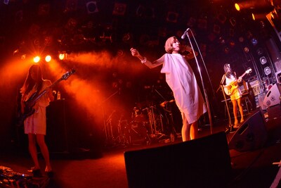 「今更帰ってきた!! 赤い公園!! ～タブーを犯したオンナたち～」渋谷CLUB QUATTRO公演の様子。（撮影：古溪一道）