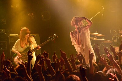 「今更帰ってきた!! 赤い公園!! ～タブーを犯したオンナたち～」渋谷CLUB QUATTRO公演の様子。（撮影：古溪一道）