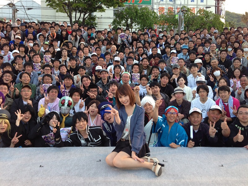 「マチ★アソビ Vol.10」にサプライズ出演し観客を驚かせた藍井エイル。