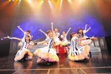 5月5日「私立恵比寿中学ありがとうデビュー1周年ジャスト・ホワイト・スタンダード」の様子（撮影：今元秀明）。