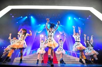 5月5日「私立恵比寿中学ありがとうデビュー1周年ジャスト・ホワイト・スタンダード」の様子（撮影：今元秀明）。