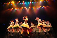 5月5日「私立恵比寿中学ありがとうデビュー1周年ジャスト・ホワイト・スタンダード」の様子（撮影：今元秀明）。