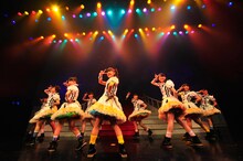 5月5日「私立恵比寿中学ありがとうデビュー1周年ジャスト・ホワイト・スタンダード」の様子（撮影：今元秀明）。