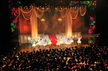 5月5日「私立恵比寿中学ありがとうデビュー1周年ジャスト・ホワイト・スタンダード」の様子（撮影：今元秀明）。