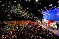 5月5日「私立恵比寿中学ありがとうデビュー1周年ジャスト・ホワイト・スタンダード」の様子（撮影：今元秀明）。