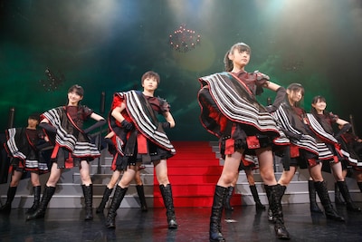 5月6日「私立恵比寿中学よろしくデビュー2周年スタート・ブラッド・クレッシェンド」の様子（撮影：中島たくみ）。