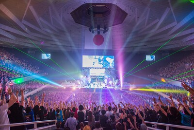 5月6日に東京・日本武道館で行われた「MAN WITH A MISSION TOUR 2013 ～あなたの街に19ヨツアー 完全版 FINAL～」の様子。