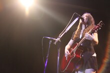 5月4日にZepp Tokyoでのイベントに出演した阿部真央。