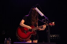 5月4日にZepp Tokyoでのイベントに出演した阿部真央。