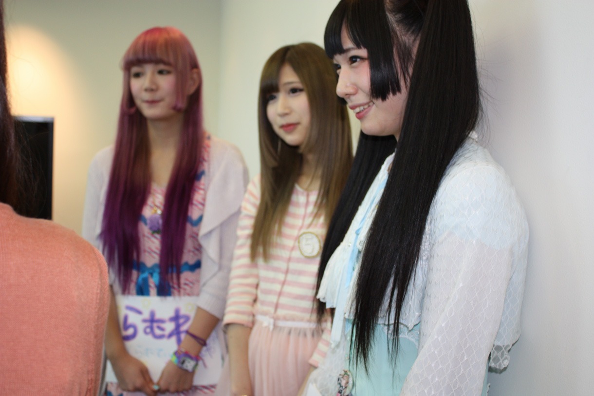 新メンバーのらむね、ぐみ、しおりんご（写真左から）。