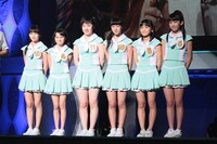 1組目のダンス審査に登場した牧野真莉愛、田口夏実、金子りえ、小川麗奈、野村みな美、和田桜子（左から）。