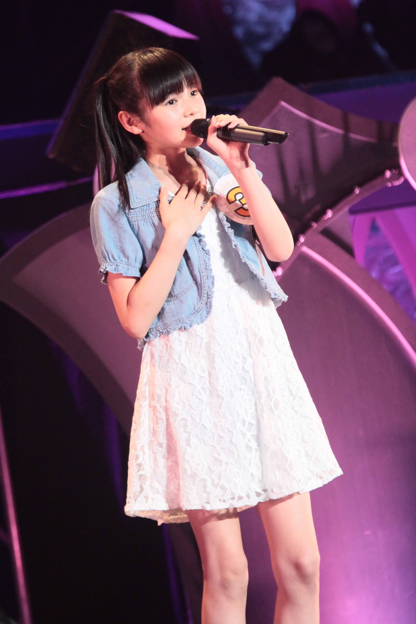 浜浦彩乃はBerryz工房の「ありがとう！おともだち。」を披露。