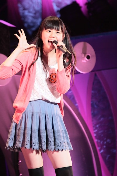 田辺奈菜美は℃-uteの「キャンパスライフ～生まれて来てよかった～」を披露。