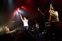 LOW IQ 01 & THE RHYTHM MAKERS（Trio）と日高央（THE STARBEMS）。