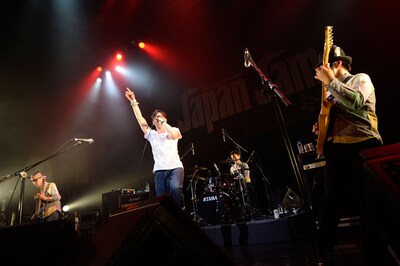 LOW IQ 01 & THE RHYTHM MAKERS（Trio）と日高央（THE STARBEMS）。