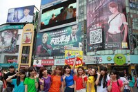 台北市街でのPASSPO☆クルー。