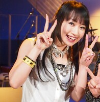 堂本剛とコラボした際の水樹奈々。