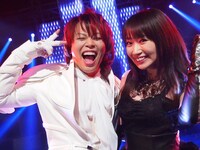 「Preserved Roses」収録時のT.M.Revolution（写真左）と水樹奈々（右）。