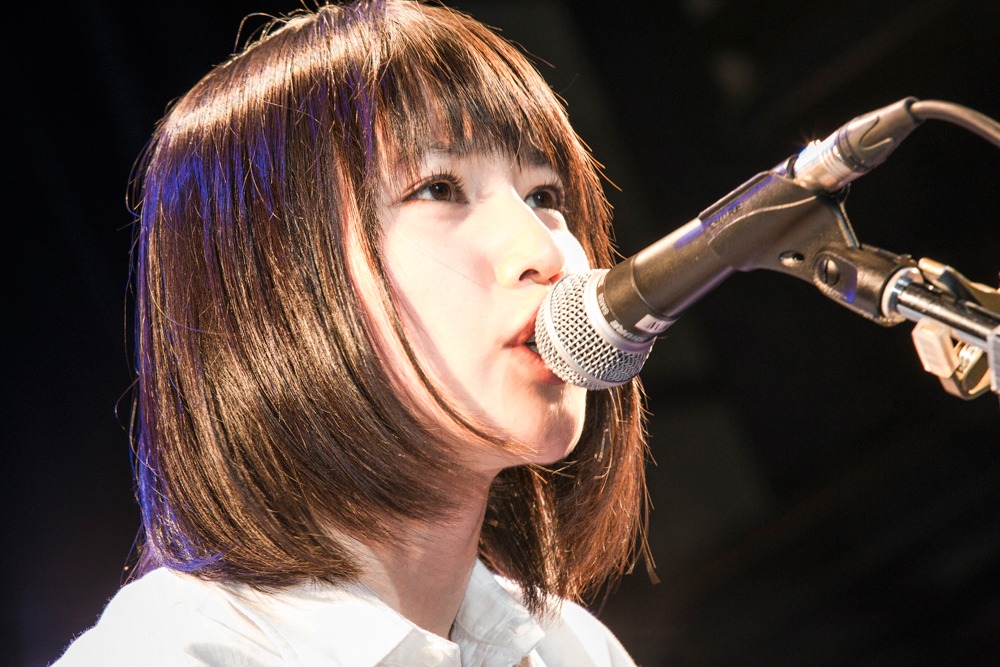 新山詩織