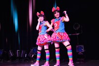 東京＆名古屋公演では大粒の涙を見せた伊藤千由李（写真左）と大黒柚姫（右）も大阪では終始笑顔。